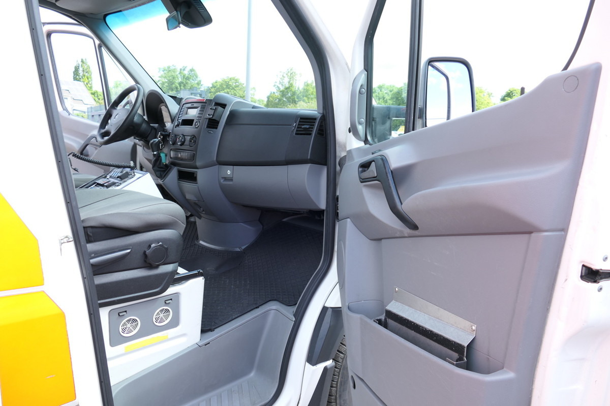 Линейка MERCEDES-BENZ Sprinter 519 CDI Klima Krankenwagen Fahrtec Aufb: снимка 11
