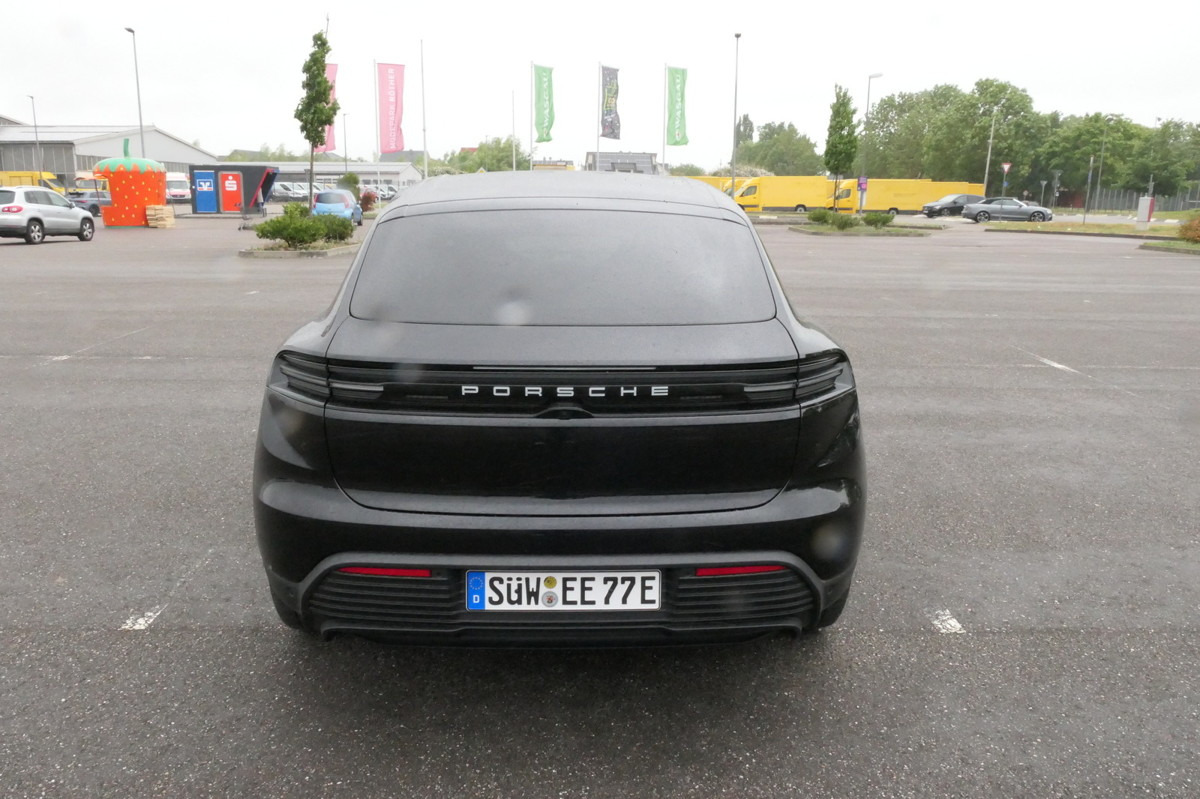 PORSCHE Macan 4 Electric - Bose Soundsystem Kombilimousi - Джип: снимка 4 PORSCHE Macan 4 Electric - Bose Soundsystem Kombilimousi - Джип: снимка 4