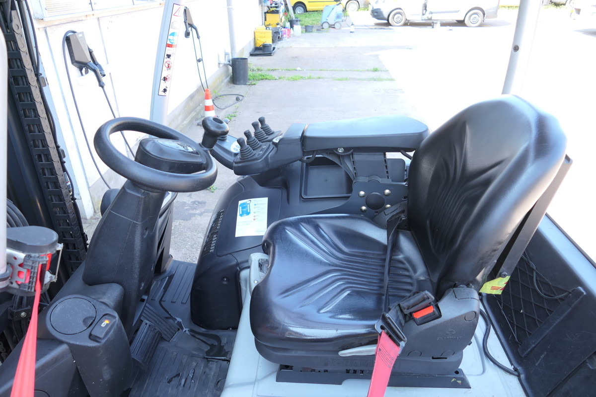 Мотокар за монтаж на камиони STILL RX 20-18P/H 4-RAD: снимка 6 Мотокар за монтаж на камиони STILL RX 20-18P/H 4-RAD: снимка 6