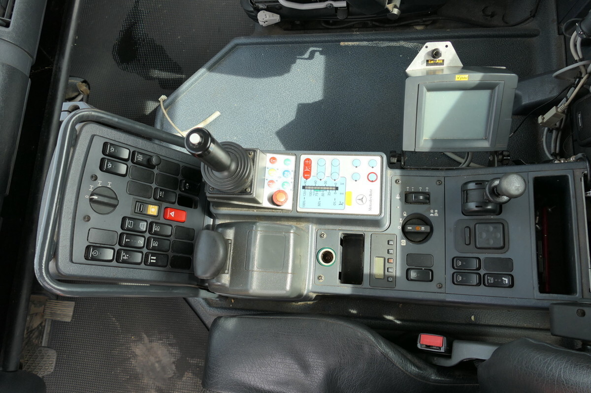 Бордови камион, Комунална/ Специална техника UNIMOG U400  405/12 AHK KLIMA ZAPFWELLE vorn SFZ KOMMUN: снимка 15