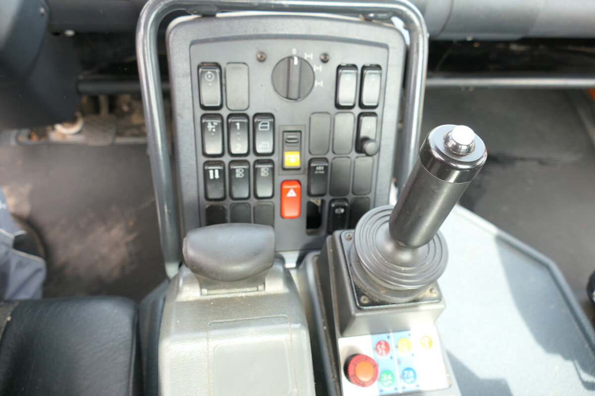 Бордови камион, Комунална/ Специална техника UNIMOG U400  405/12 AHK KLIMA ZAPFWELLE vorn SFZ KOMMUN: снимка 16