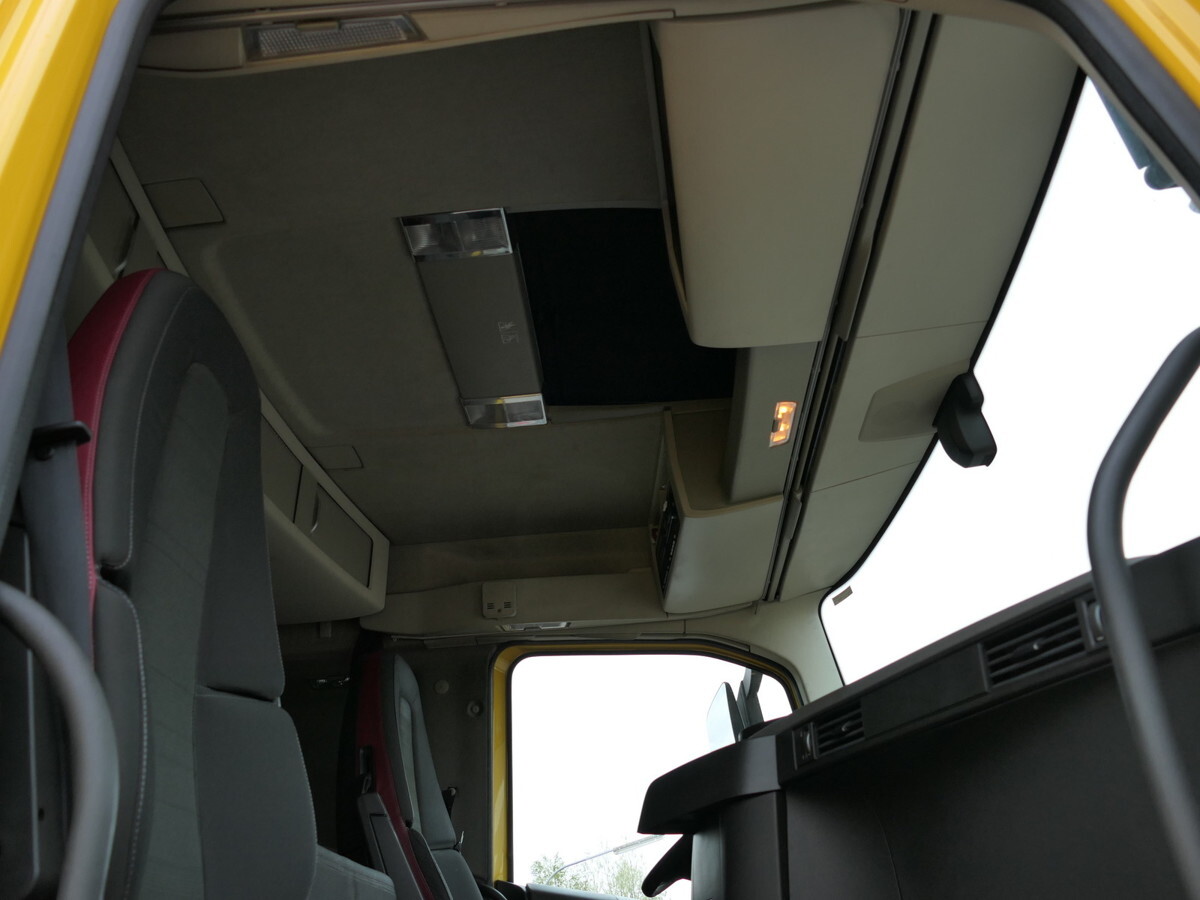 Камион фургон VOLVO FH 26.420 6x2 BDF: снимка 7