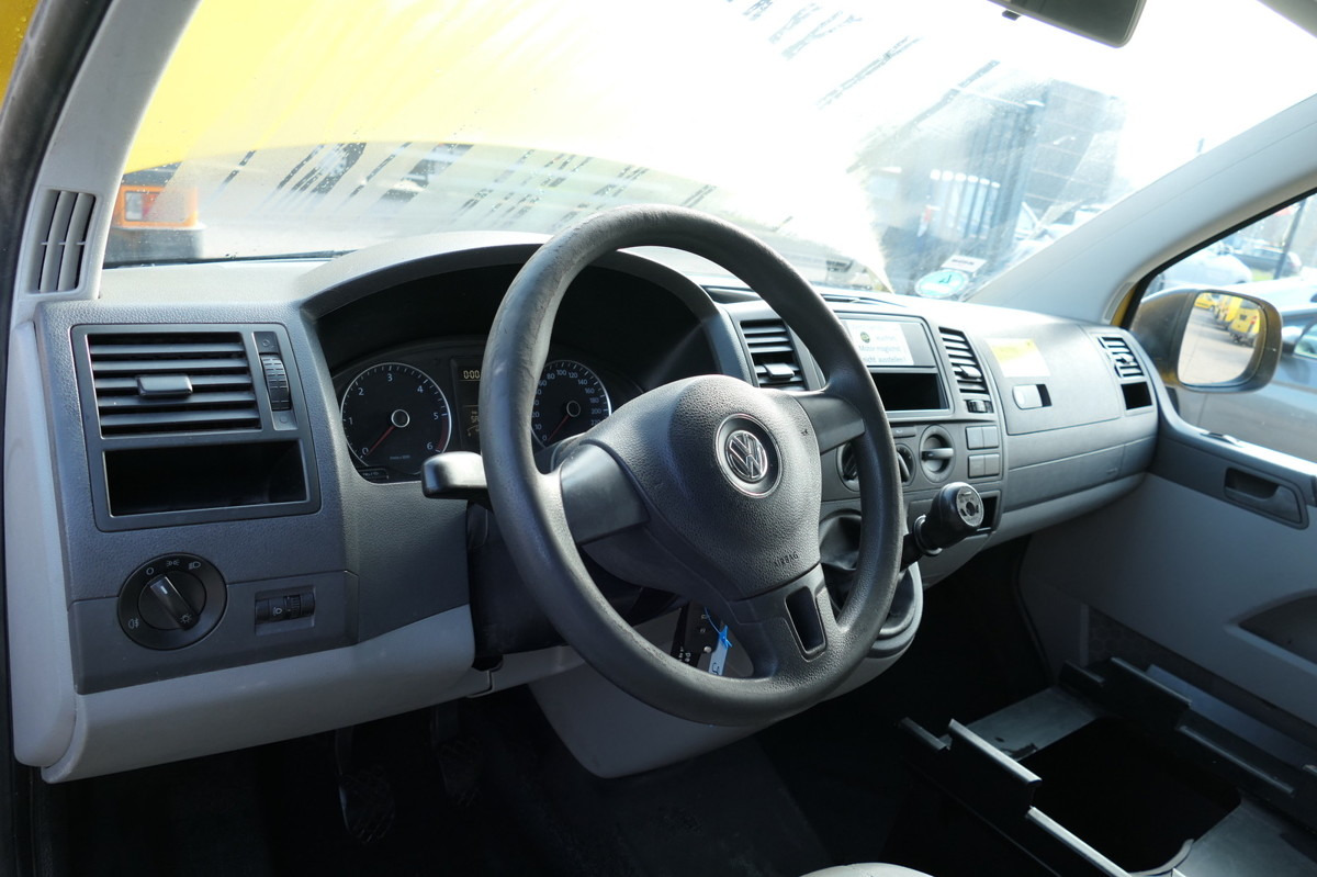 Interior photo 1: Лизинг на VW T5 Transporter 2.0 TDI PARKTRONIK EURO-5 2xSCHIE VW T5 Transporter 2.0 TDI PARKTRONIK EURO-5 2xSCHIE