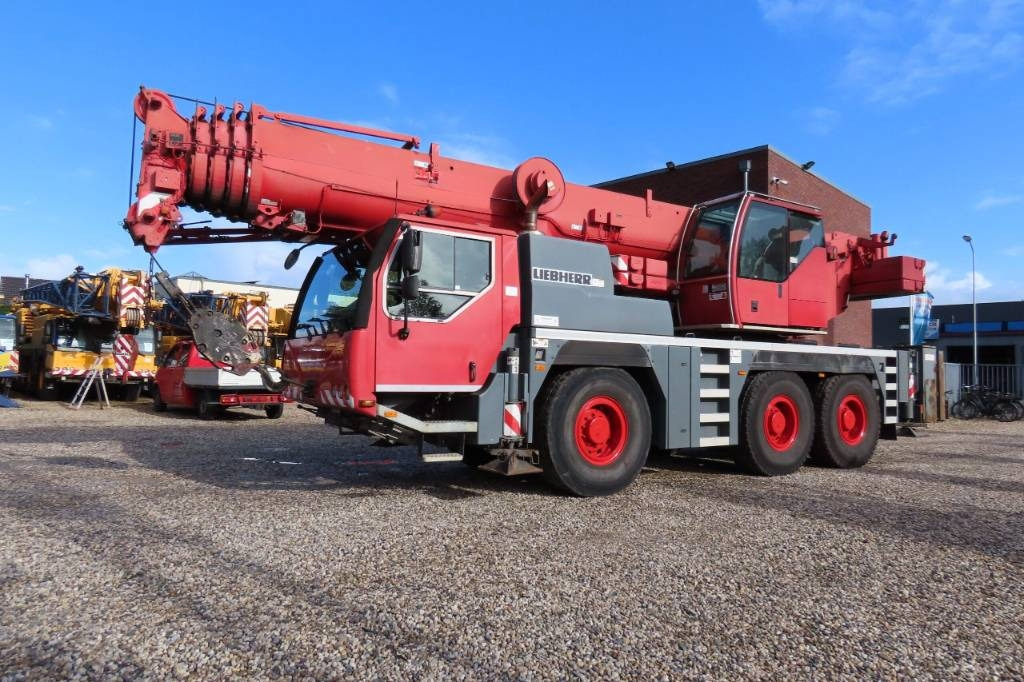 Liebherr LTM 1055-3.2 - Кран за всякакви терени: снимка 1 Liebherr LTM 1055-3.2 - Кран за всякакви терени: снимка 1