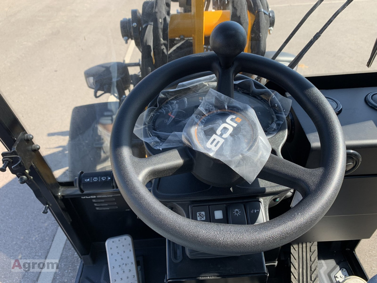 Нови Компактен товарач JCB 403 Plus: снимка 14