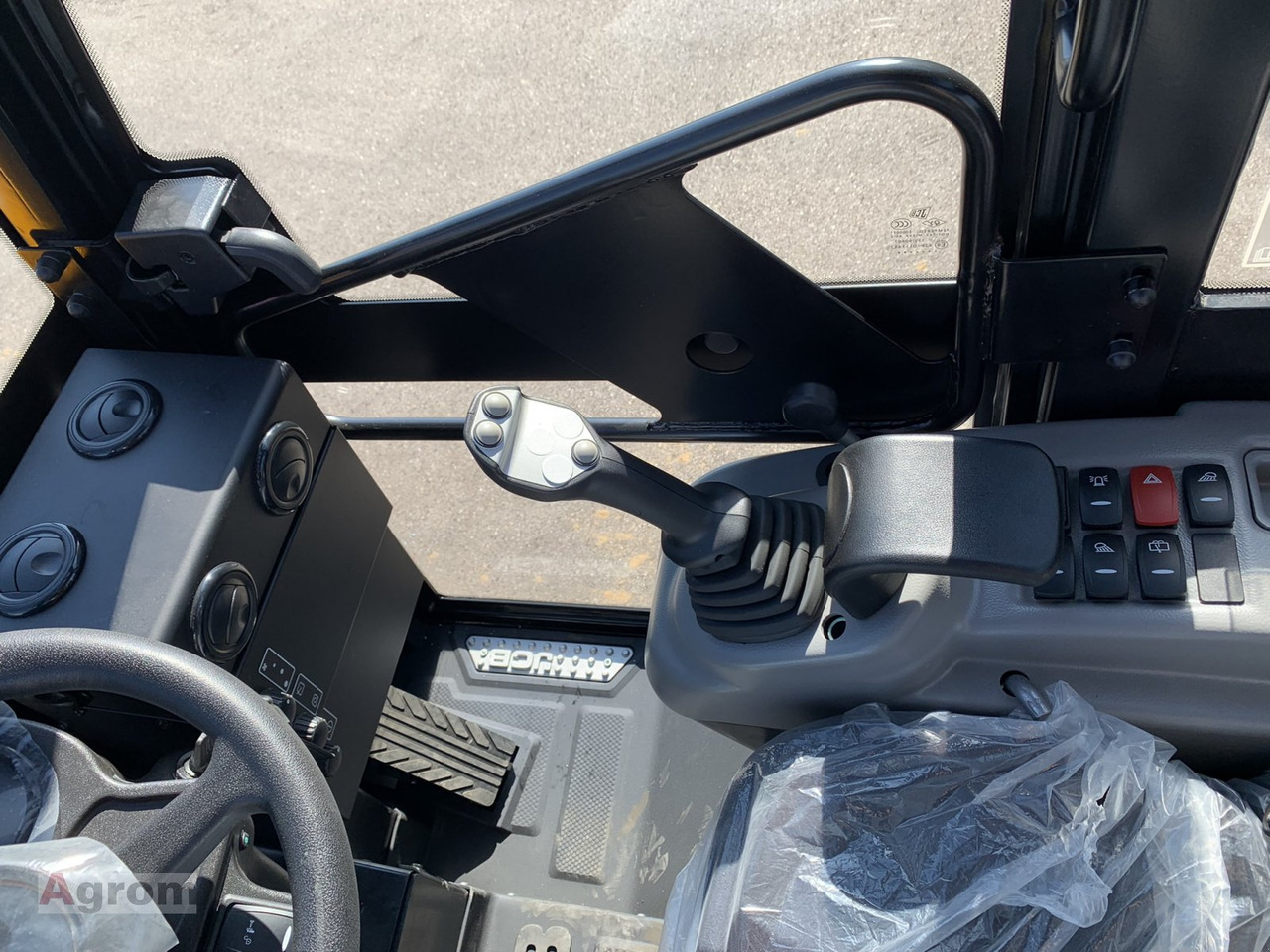 Нови Компактен товарач JCB 403 Plus: снимка 13