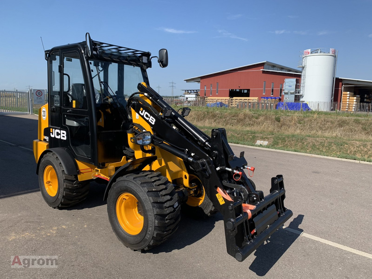 Нови Компактен товарач JCB 403 Plus: снимка 8