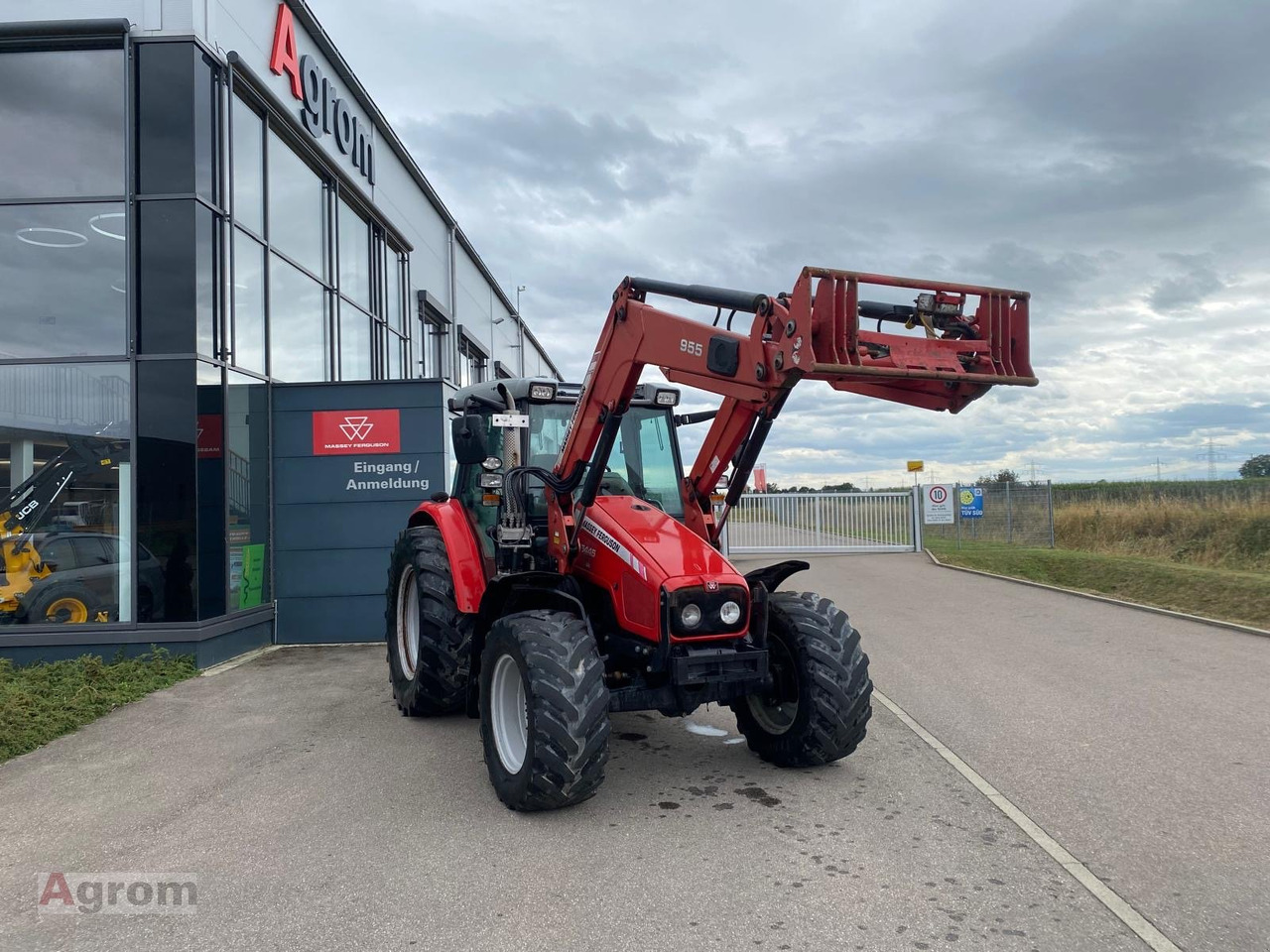 Massey Ferguson 5445 Dyna4 - Трактор: снимка 3 Massey Ferguson 5445 Dyna4 - Трактор: снимка 3