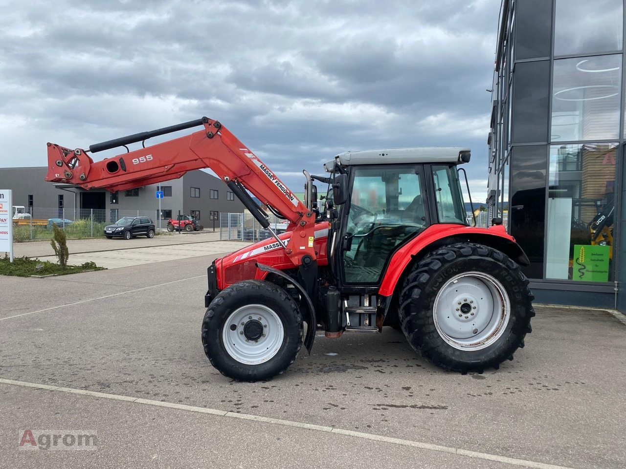 Massey Ferguson 5445 Dyna4 - Трактор: снимка 2 Massey Ferguson 5445 Dyna4 - Трактор: снимка 2