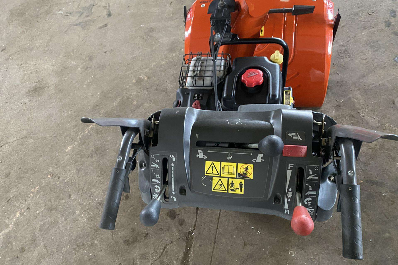 -Kita- Husqvarna ST276EP - Роторен снегорин: снимка 4 -Kita- Husqvarna ST276EP - Роторен снегорин: снимка 4