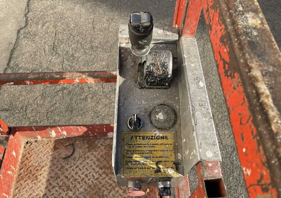 SKYJACK 3220 - Ножична работна платформа: снимка 2 SKYJACK 3220 - Ножична работна платформа: снимка 2