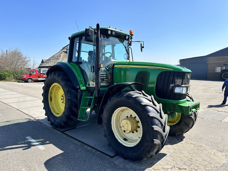 John Deere 6920 - Трактор: снимка 4 John Deere 6920 - Трактор: снимка 4