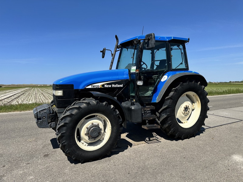 New Holland 8260 - Трактор: снимка 1 New Holland 8260 - Трактор: снимка 1