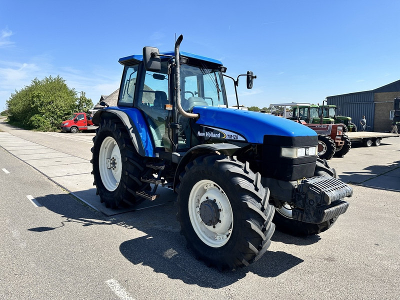 New Holland 8260 - Трактор: снимка 4 New Holland 8260 - Трактор: снимка 4