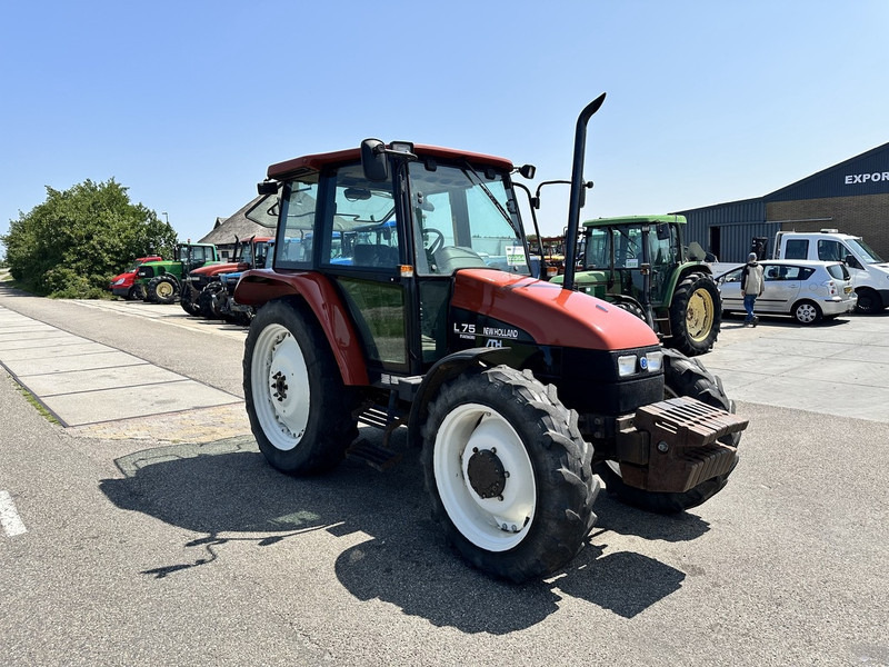 New Holland L 75 - Трактор: снимка 5 New Holland L 75 - Трактор: снимка 5