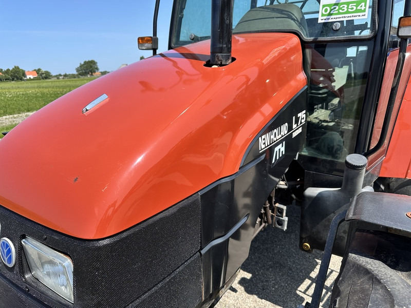 New Holland L 75 - Трактор: снимка 2 New Holland L 75 - Трактор: снимка 2