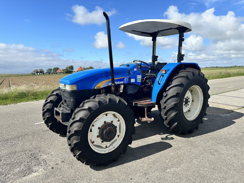 Трактор New Holland TD90: снимка 1