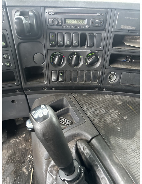 Влекач Scania P340: снимка 6