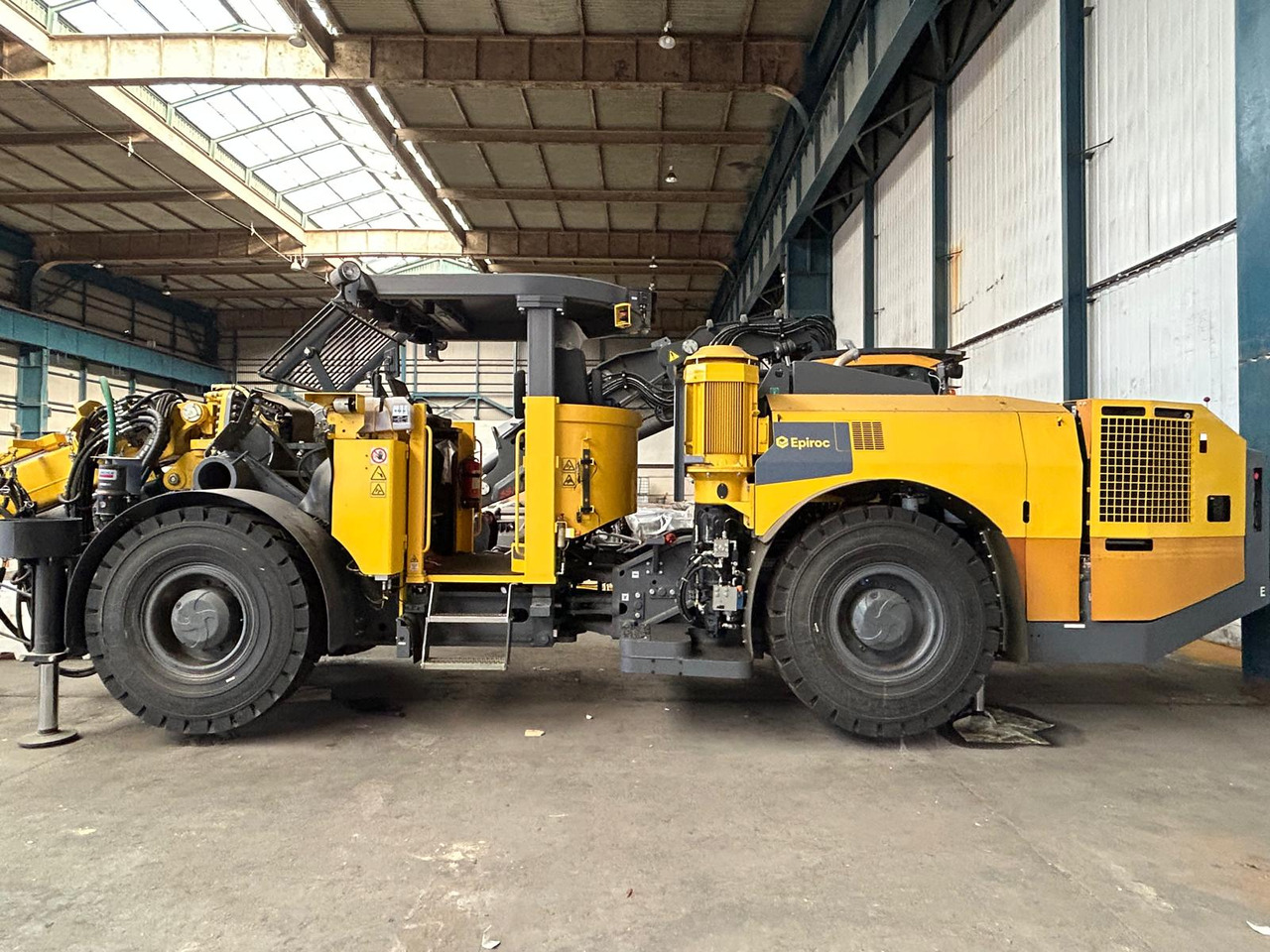 Atlas Copco (Epiroc) Boltec EC - Машина за хоризонтално-насочено сондиране: снимка 1 Atlas Copco (Epiroc) Boltec EC - Машина за хоризонтално-насочено сондиране: снимка 1