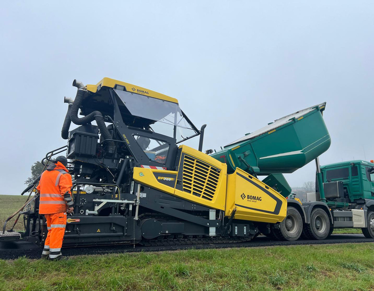 Bomag BF 700 C-3 - Асфалтополагач: снимка 1 Bomag BF 700 C-3 - Асфалтополагач: снимка 1