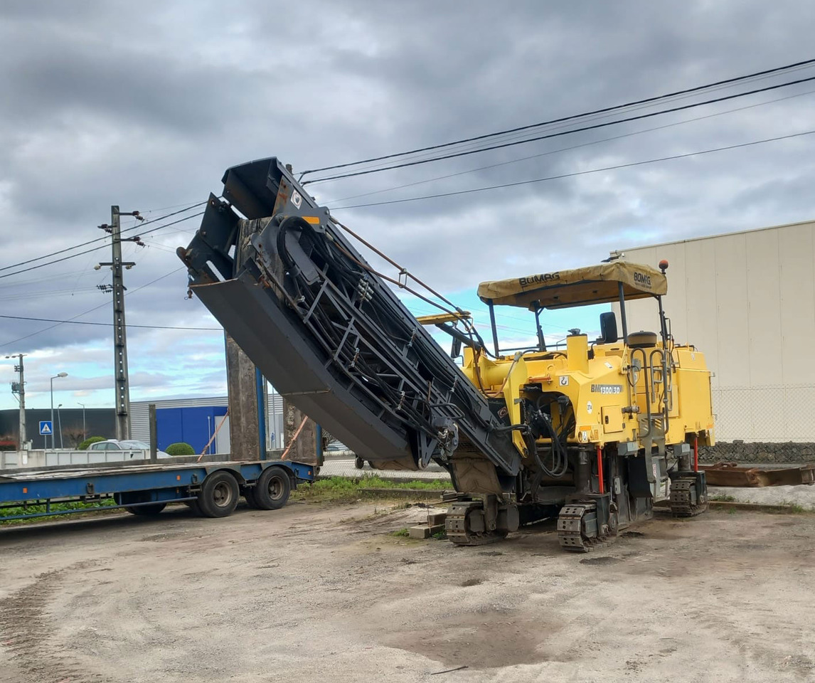 Bomag BM 1300/30 - Пътна фреза: снимка 1 Bomag BM 1300/30 - Пътна фреза: снимка 1
