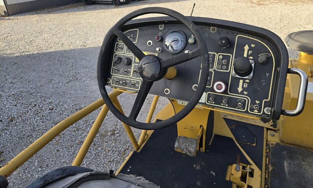 Caterpillar AP1055D - Асфалтополагач: снимка 5 Caterpillar AP1055D - Асфалтополагач: снимка 5