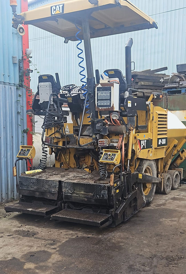 Caterpillar AP300D - Асфалтополагач: снимка 3 Caterpillar AP300D - Асфалтополагач: снимка 3