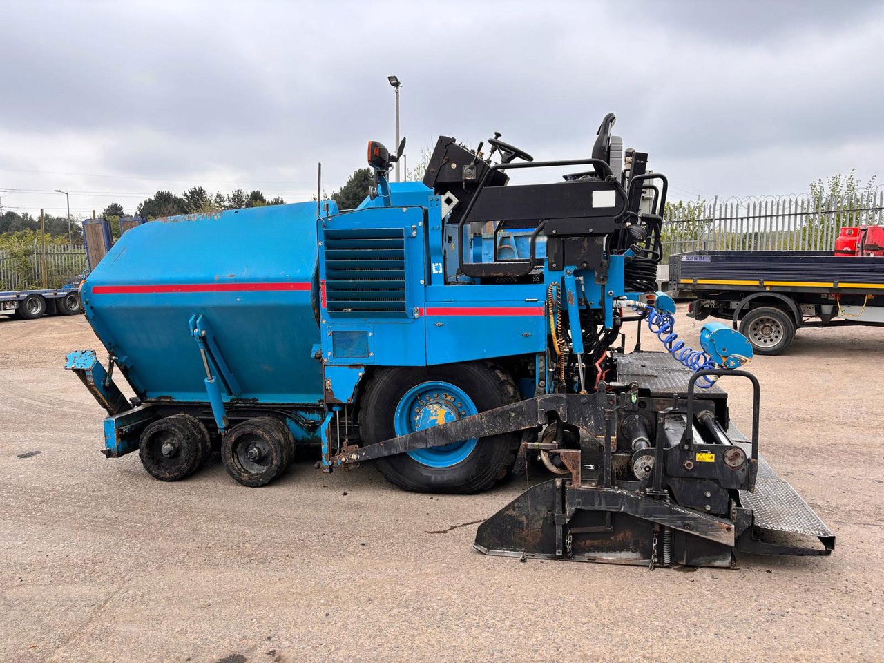 Caterpillar AP300D - Асфалтополагач: снимка 1 Caterpillar AP300D - Асфалтополагач: снимка 1