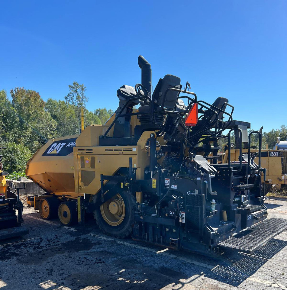 Caterpillar AP500F - Асфалтополагач: снимка 3 Caterpillar AP500F - Асфалтополагач: снимка 3