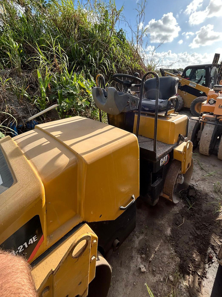 Caterpillar CB-214E - Валяк: снимка 4 Caterpillar CB-214E - Валяк: снимка 4