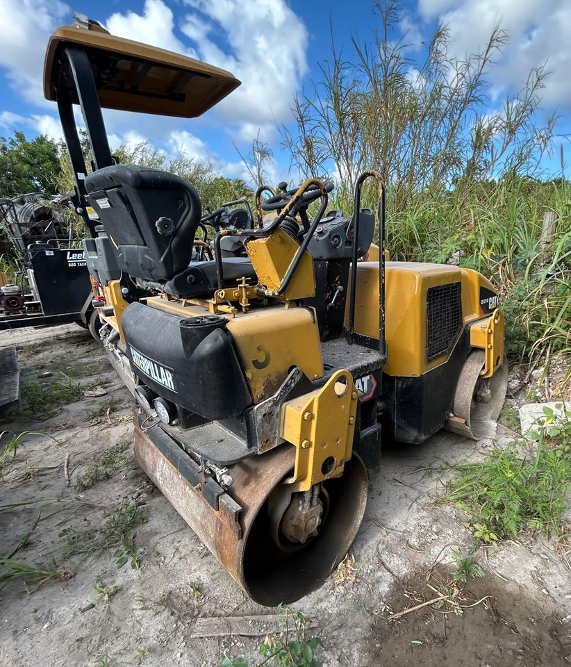 Caterpillar CB-214E - Валяк: снимка 3 Caterpillar CB-214E - Валяк: снимка 3