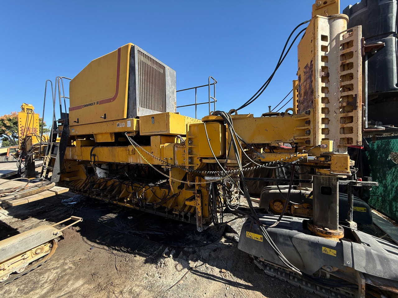 Gomaco Commander III - Асфалтополагач: снимка 1 Gomaco Commander III - Асфалтополагач: снимка 1