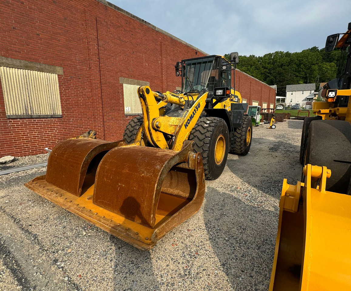 Komatsu WA320-8 - Колесен товарач: снимка 1 Komatsu WA320-8 - Колесен товарач: снимка 1