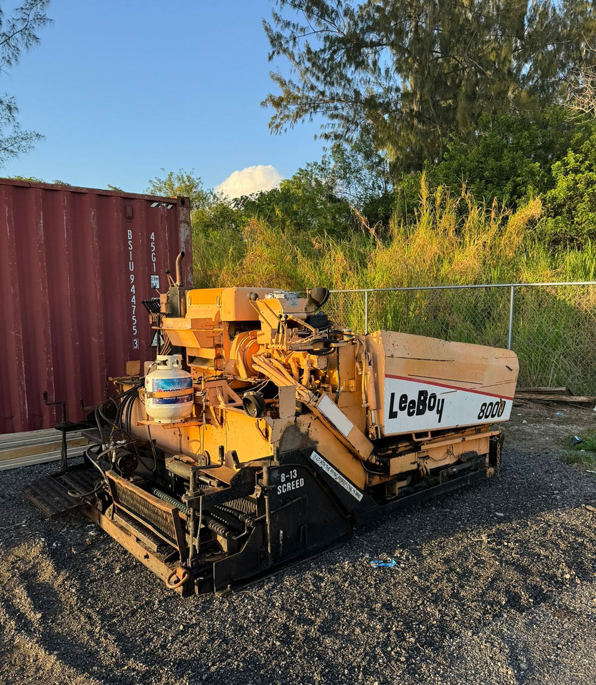 Leeboy 8000 - Асфалтополагач: снимка 1 Leeboy 8000 - Асфалтополагач: снимка 1