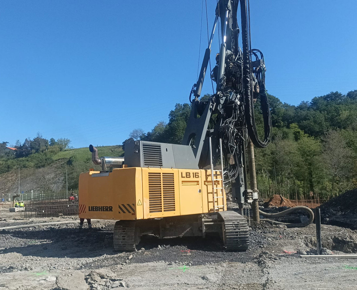 Liebherr LB16 - Машина за набиване: снимка 1 Liebherr LB16 - Машина за набиване: снимка 1