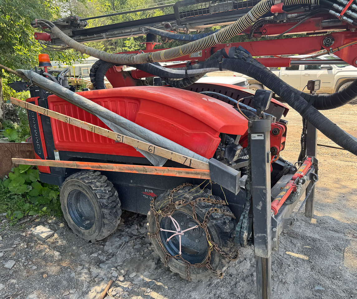 Sandvik Commando DC130Ri - Пробивна машина: снимка 2 Sandvik Commando DC130Ri - Пробивна машина: снимка 2