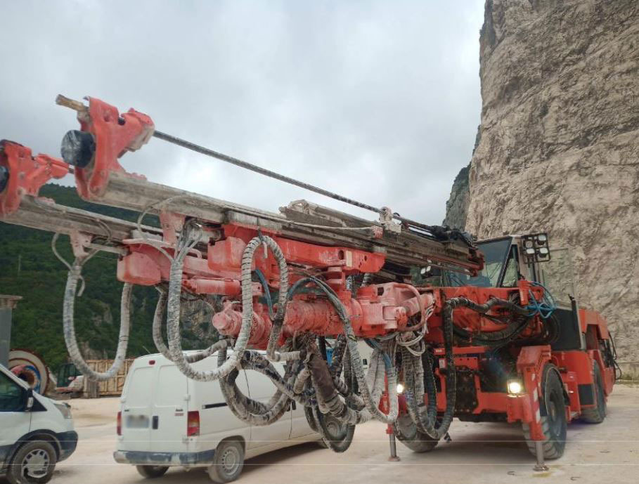 Sandvik DT820-SC - Машина за хоризонтално-насочено сондиране: снимка 1 Sandvik DT820-SC - Машина за хоризонтално-насочено сондиране: снимка 1