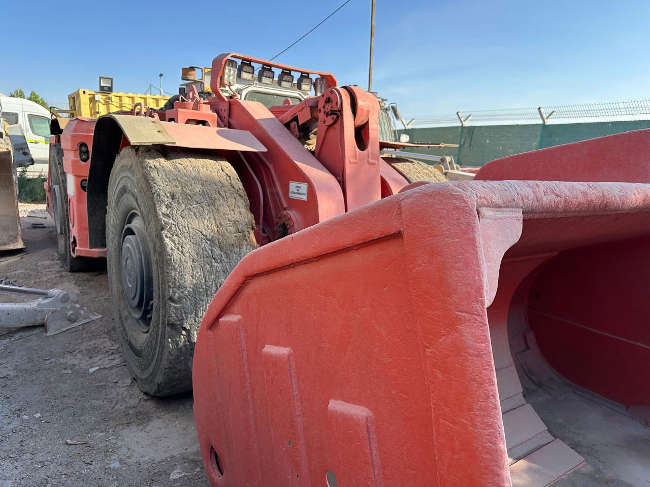 Sandvik LH410 - Машина за хоризонтално-насочено сондиране: снимка 2 Sandvik LH410 - Машина за хоризонтално-насочено сондиране: снимка 2