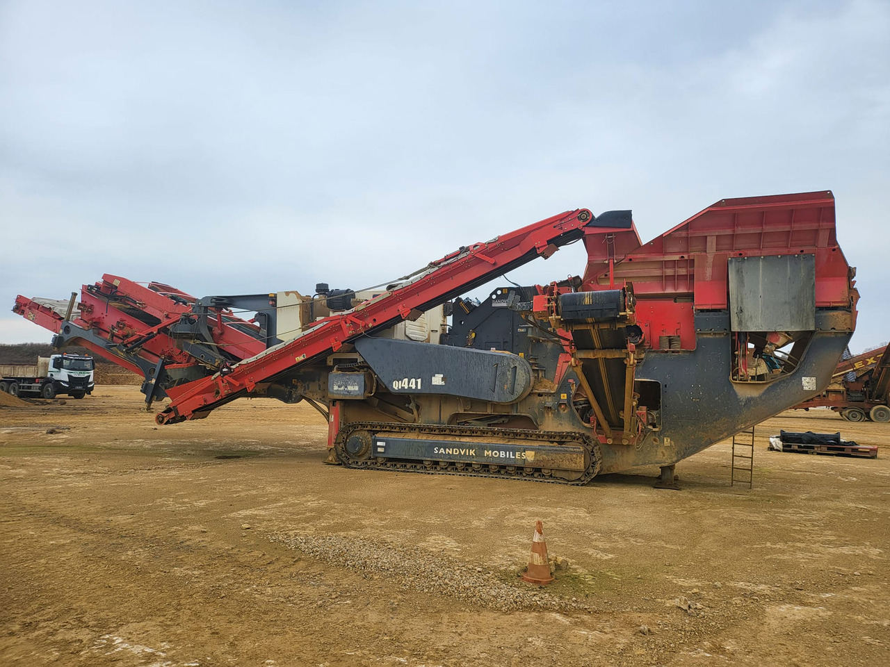 Sandvik QI441 HSSD - Ударна трошачка: снимка 1 Sandvik QI441 HSSD - Ударна трошачка: снимка 1