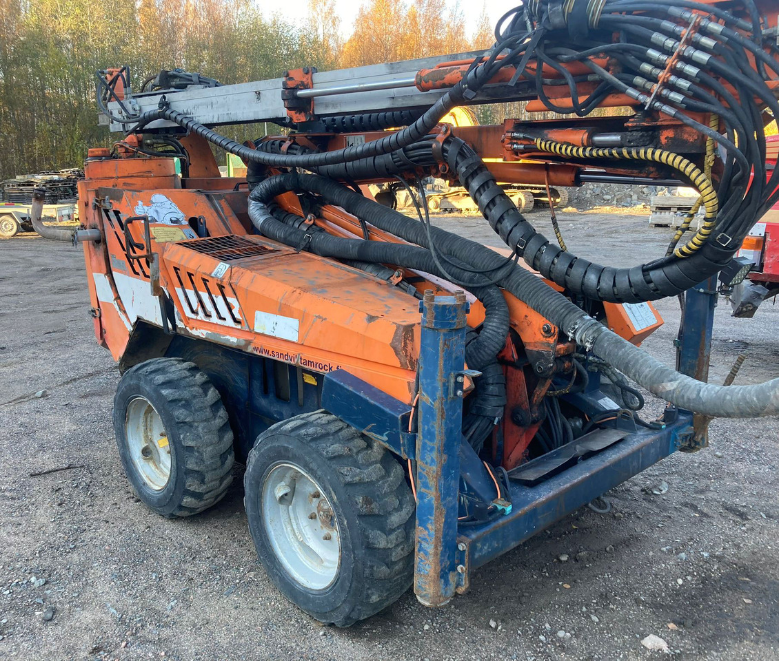 Tamrock Commando 120R - Пробивна машина: снимка 3 Tamrock Commando 120R - Пробивна машина: снимка 3