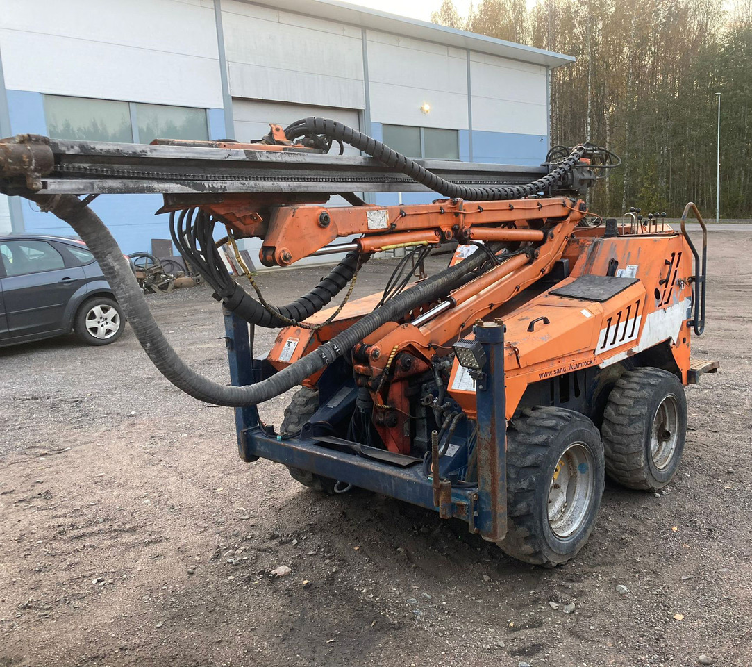 Tamrock Commando 120R - Пробивна машина: снимка 2 Tamrock Commando 120R - Пробивна машина: снимка 2