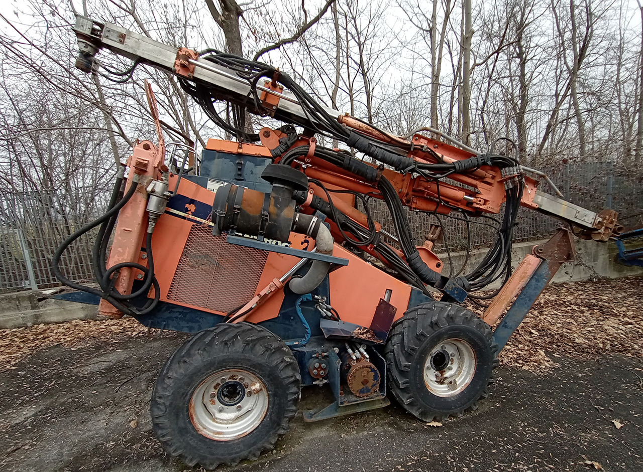 Tamrock Commando 300 - Пробивна машина: снимка 3 Tamrock Commando 300 - Пробивна машина: снимка 3