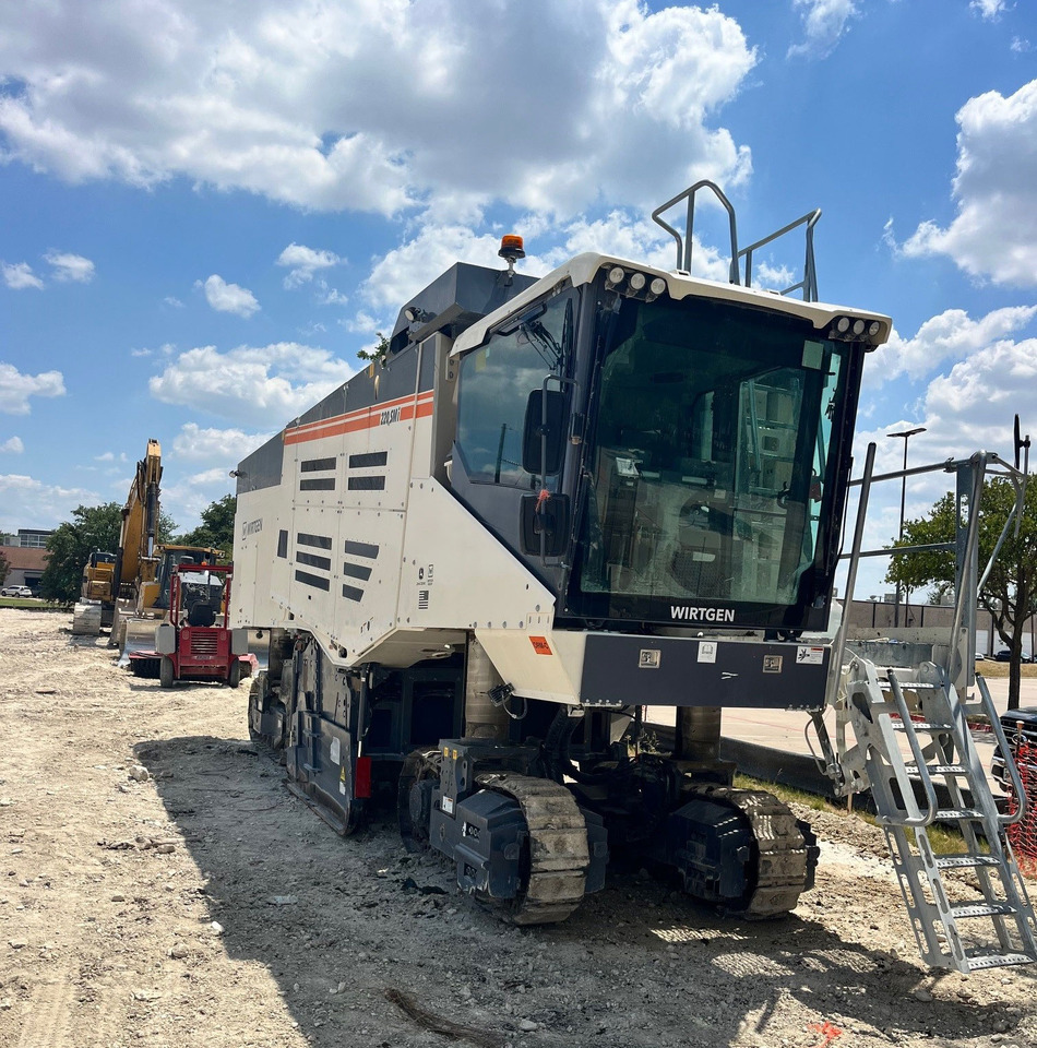 Wirtgen 220 SMI - Пътна фреза: снимка 5 Wirtgen 220 SMI - Пътна фреза: снимка 5