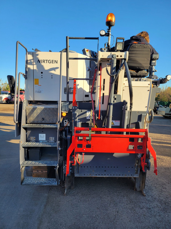 Wirtgen W 120 CFI - Пътна фреза: снимка 5 Wirtgen W 120 CFI - Пътна фреза: снимка 5