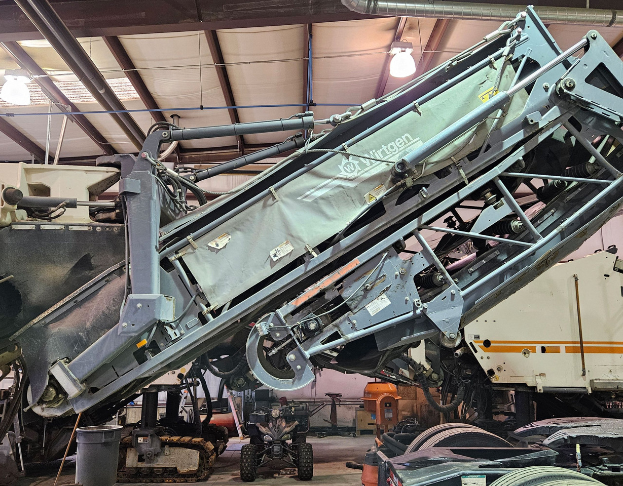 Wirtgen W 210 i - Пътна фреза: снимка 4 Wirtgen W 210 i - Пътна фреза: снимка 4