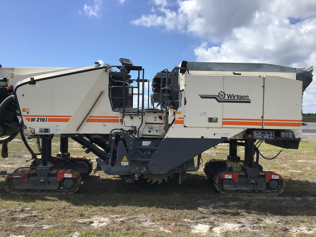Wirtgen W 210 i - Пътна фреза: снимка 4 Wirtgen W 210 i - Пътна фреза: снимка 4