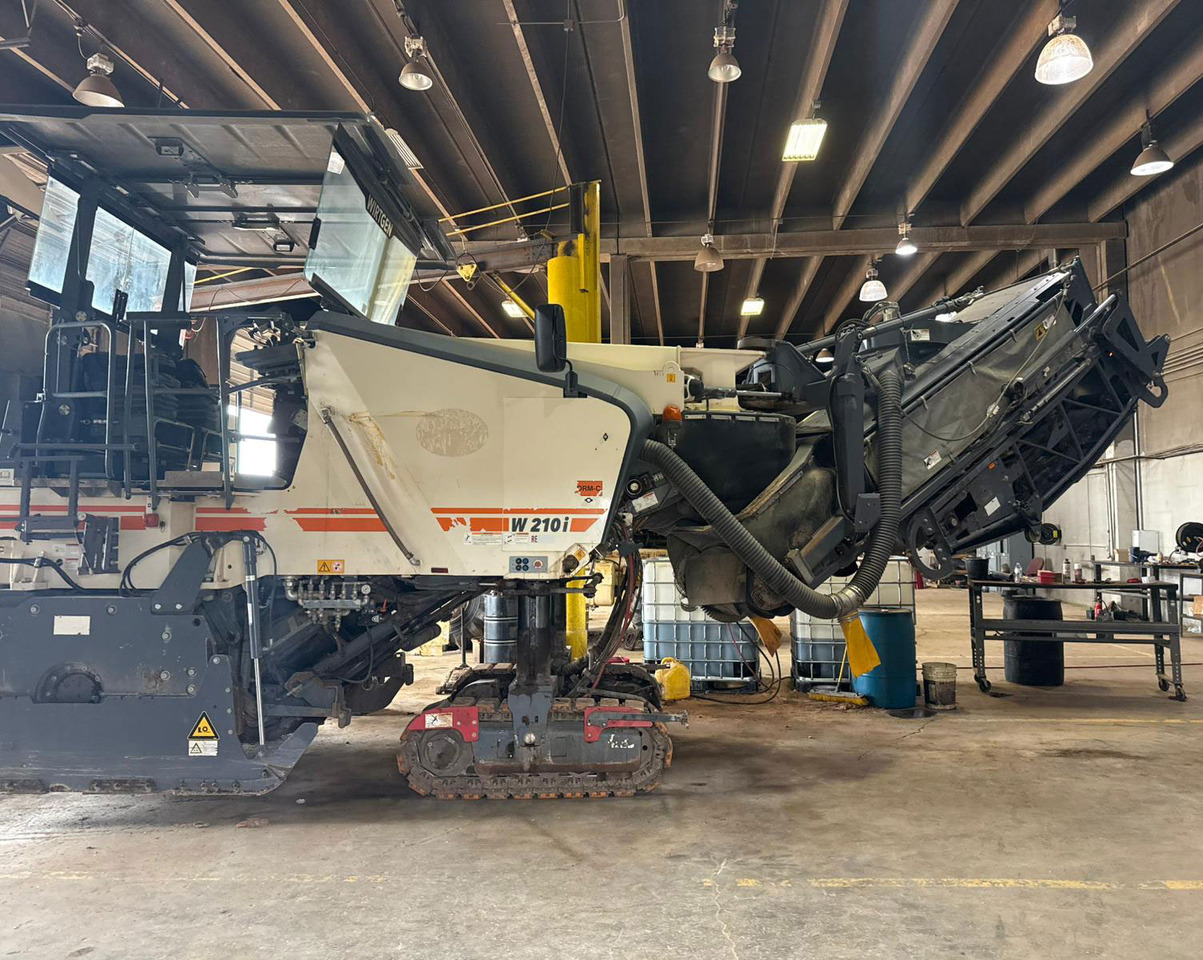 Wirtgen W 210 i - Пътна фреза: снимка 3 Wirtgen W 210 i - Пътна фреза: снимка 3