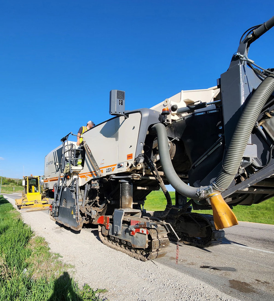 Wirtgen W 220 I - Пътна фреза: снимка 4 Wirtgen W 220 I - Пътна фреза: снимка 4