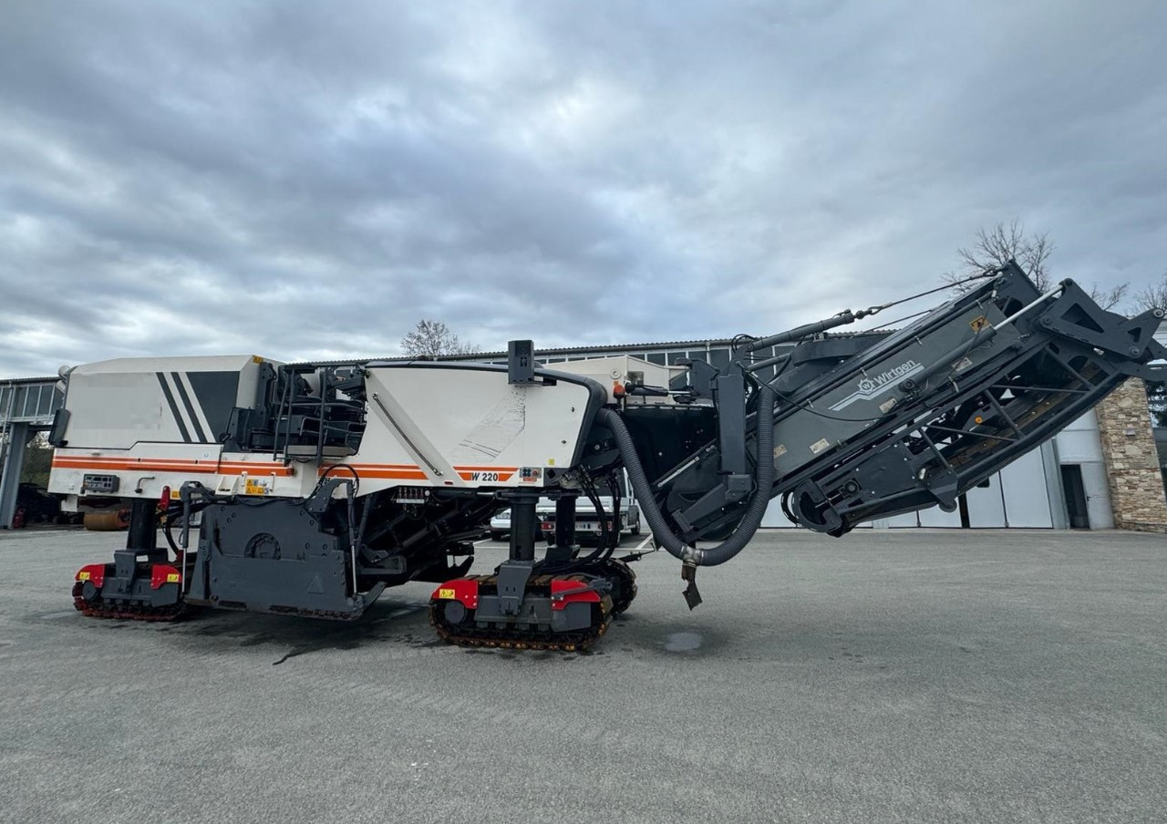 Wirtgen W 220 - Пътна фреза: снимка 1 Wirtgen W 220 - Пътна фреза: снимка 1