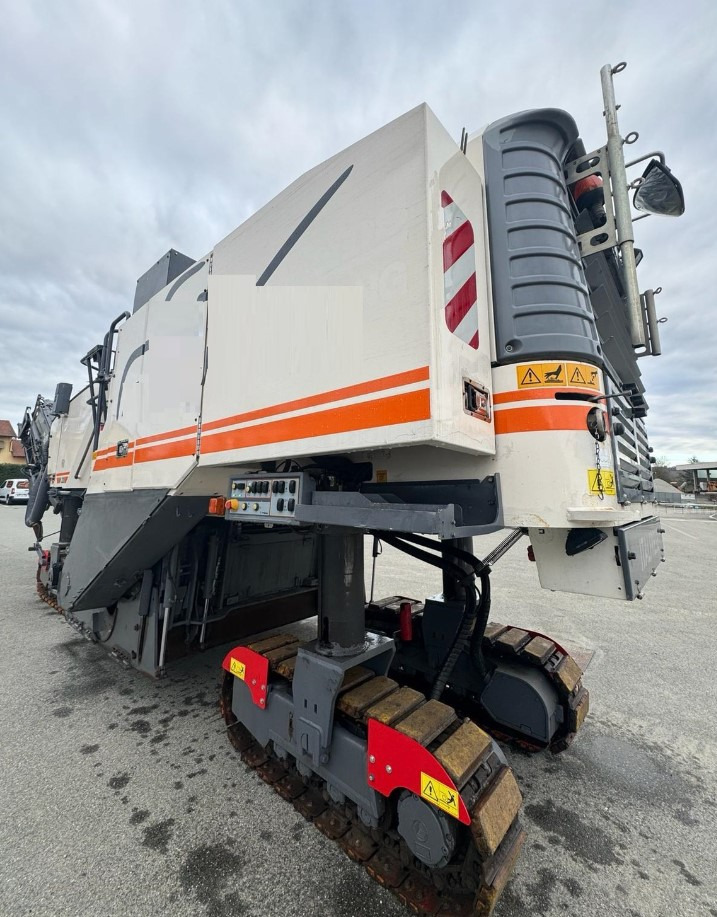 Wirtgen W 220 - Пътна фреза: снимка 3 Wirtgen W 220 - Пътна фреза: снимка 3